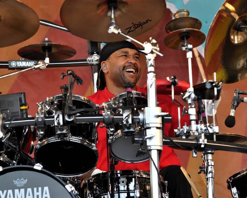 Carter beauford performing - beauford,